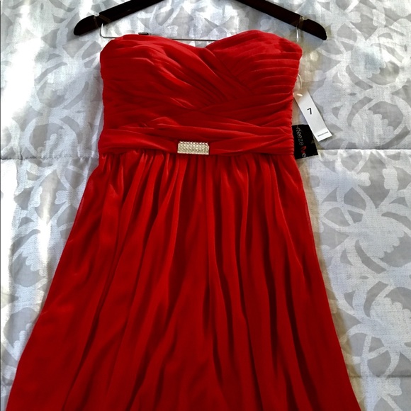 Little Red Dresd - Picture 2 of 3